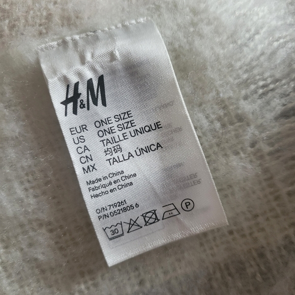 H&M Pastel Colored Blanket Scarf - Picture 4 of 4